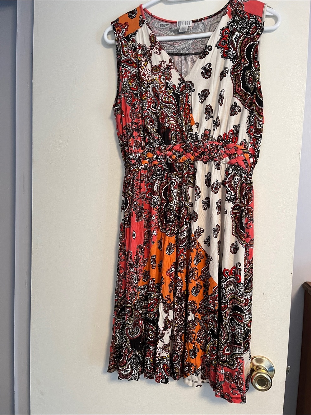 Sleeveless,V-neck dress